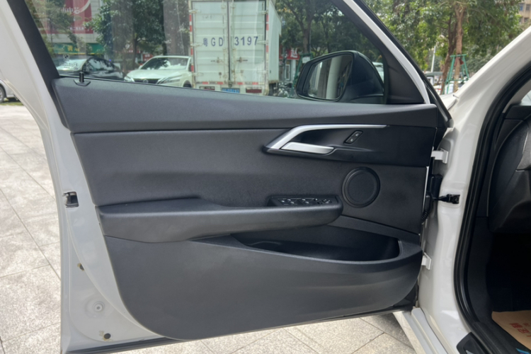 宝马1系 2017款 118i 设计套装型中控内饰7009