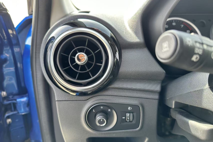 名爵3 2017款 1.5L 自动智联精英版中控内饰7011