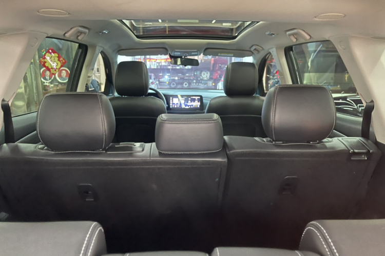 蓝电E5 2024款 荣耀版 100KM臻享型 7座中控内饰7001