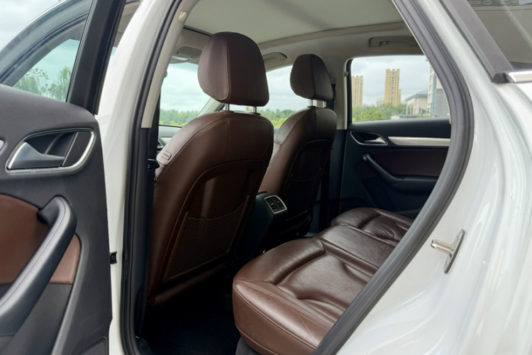 奥迪Q3 2015款 30 TFSI 舒适型中控内饰7003