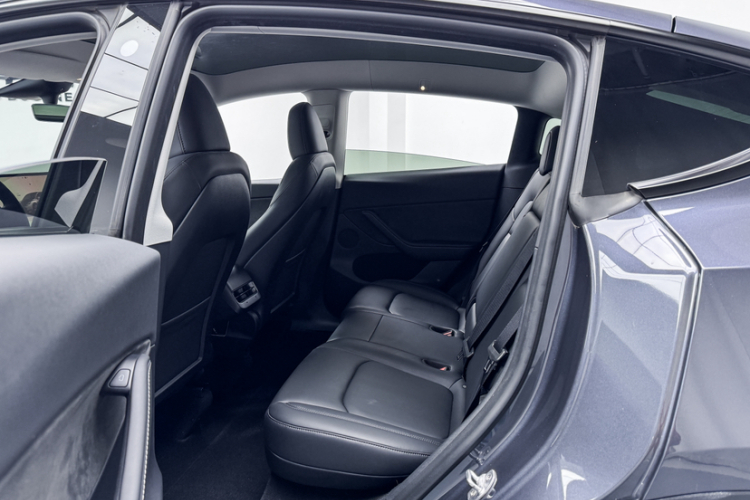 特斯拉 Model Y 2022款 改款 后轮驱动版中控内饰7007