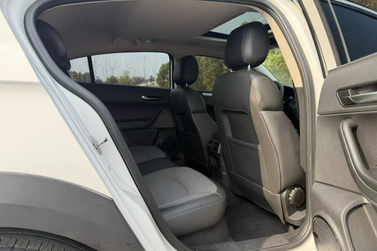 观致3 2016款 都市SUV 1.6T 自动致悦型车身外观6004