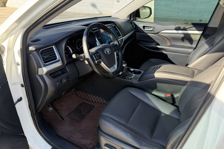 丰田 汉兰达 2015款 2.0T 四驱豪华版 7座中控内饰7002