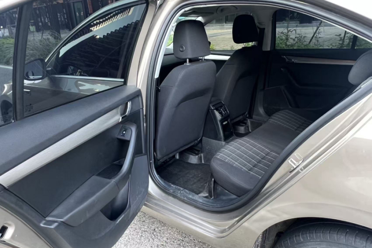 斯柯达 明锐 2019款 1.5L 自动智行舒适版 国V中控内饰7002