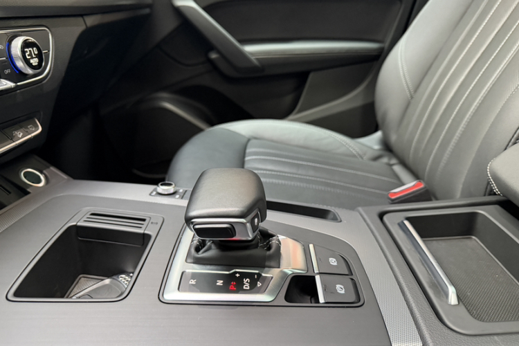 奥迪Q5L 2023款 40T 时尚致雅型中控内饰7014