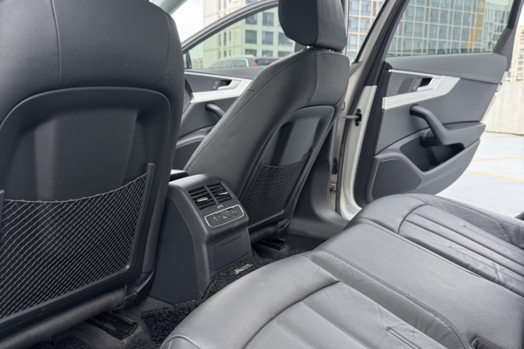 奥迪A4L 2018款 30周年年型 40 TFSI 时尚型中控内饰7003