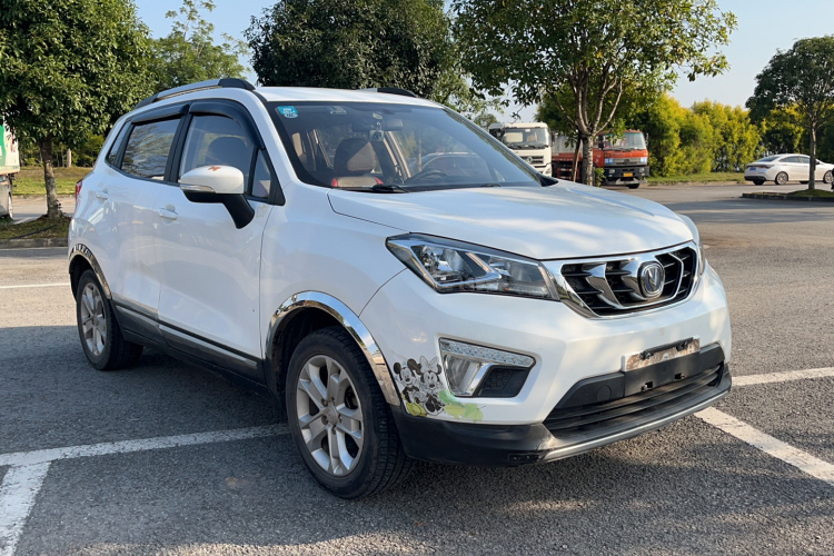 长安CS15 2016款 1.5L 手动豪华版车身外观6008