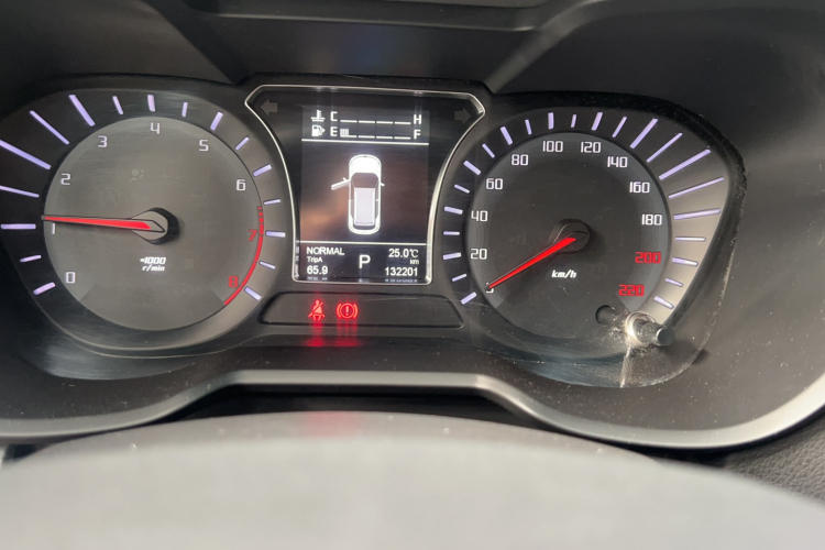 广汽传祺 传祺GS4 2015款 200T G-DCT豪华版中控内饰15