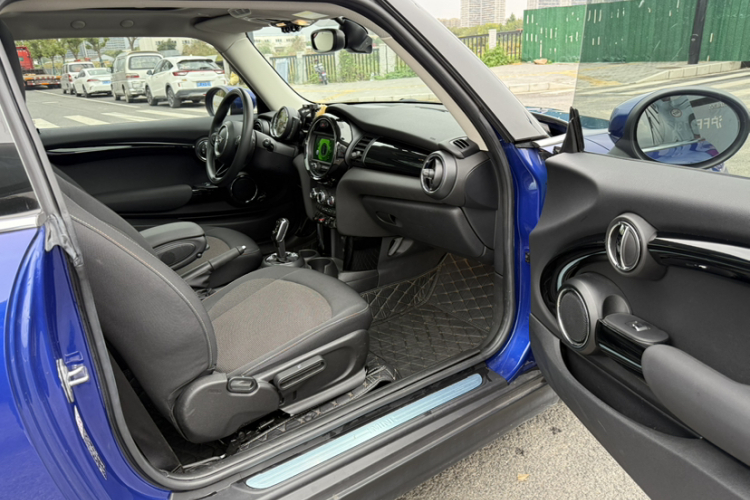 MINI 2019款 1.5T ONE PLUS中控内饰7015