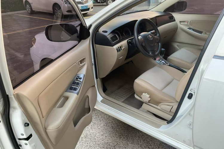 丰田 花冠 2013款 1.6L 自动卓越版中控内饰7002