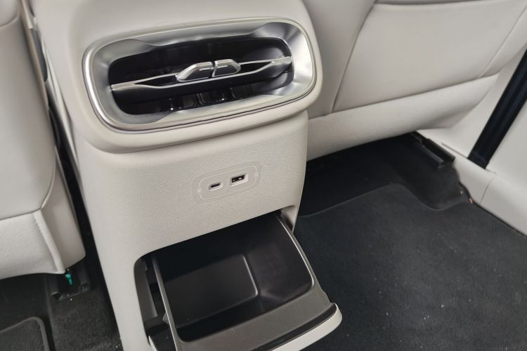 零跑汽车 零跑B10 2025款 510激光雷达版中控内饰7012