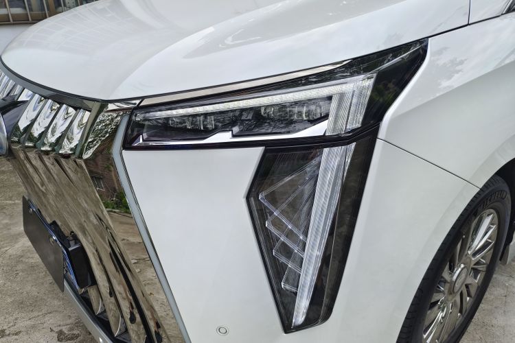 广汽传祺 传祺M8 2023款 宗师系列 双擎 御尊版车身外观6008