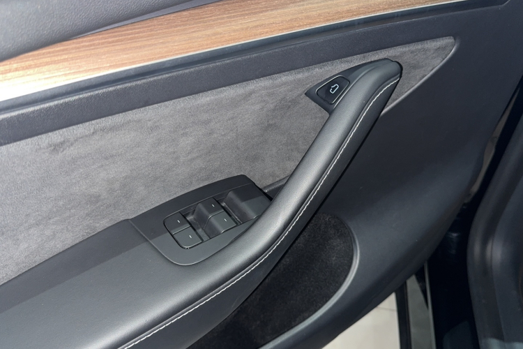 特斯拉 Model Y 2021款 标准续航后驱版中控内饰7005