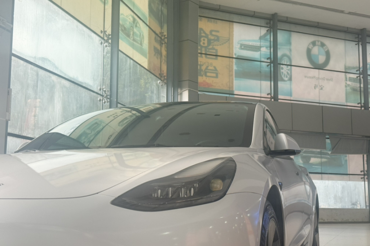 特斯拉 Model 3 2022款 后轮驱动版车身外观6004