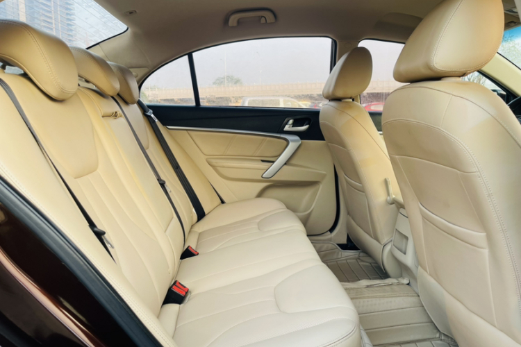 吉利汽车 帝豪 2017款 三厢百万款 1.5L 手动豪华型中控内饰7005