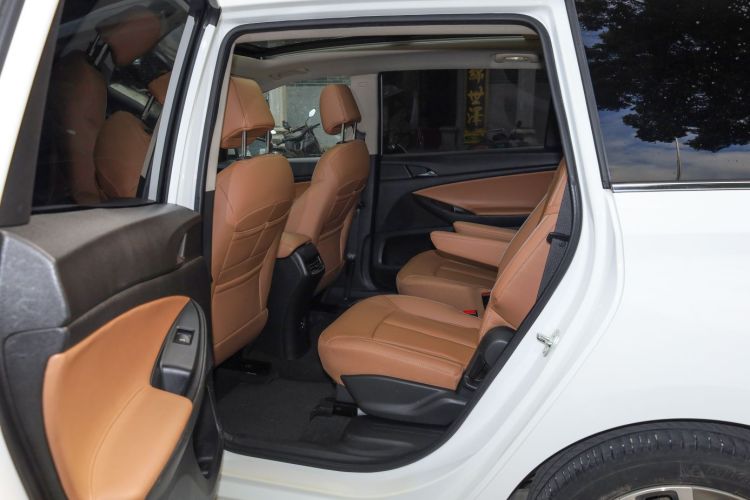 别克GL6 2021款 323T 轻混动互联豪华型中控内饰7003