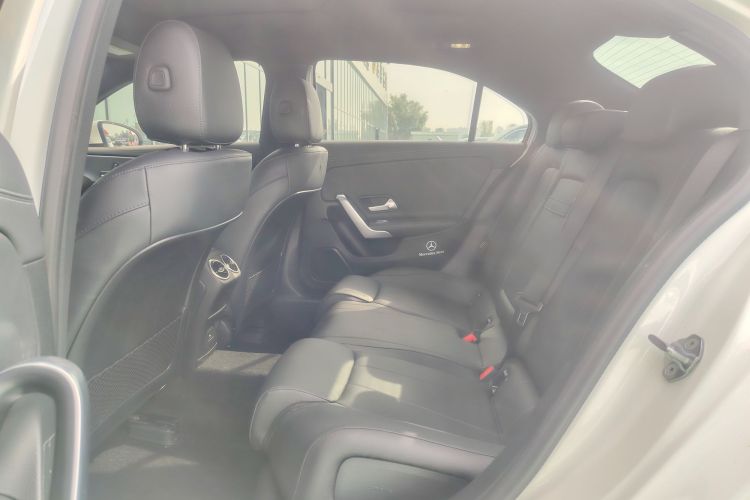 奔驰A级 2023款 A 180 L中控内饰7003