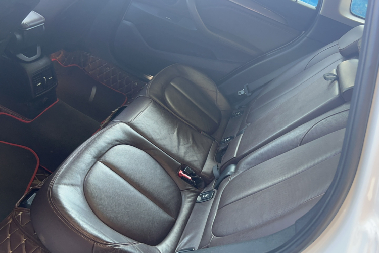 宝马X1 2016款 sDrive20Li 豪华型局部细节9008