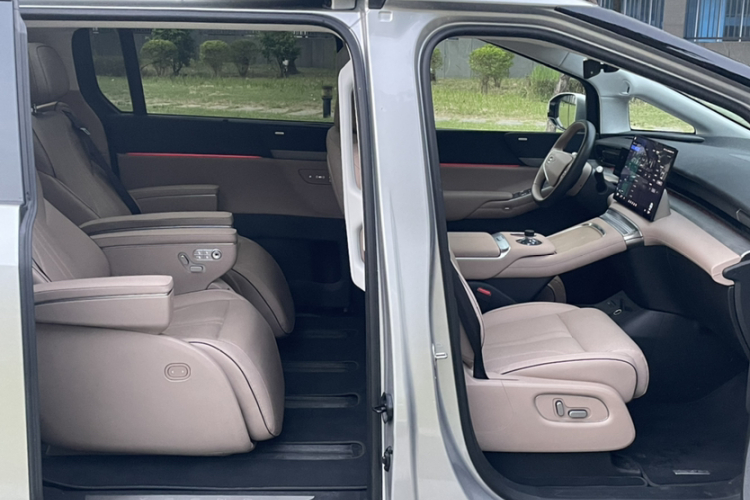 小鹏X9 2024款 702超长续航Max中控内饰7005