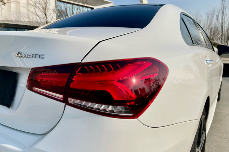 奔驰A级 2020款 A 220 L 4MATIC 运动轿车车身外观6006