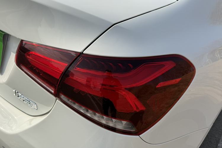 奔驰A级 2022款 改款三 A 200 L 运动轿车时尚型车身外观6008