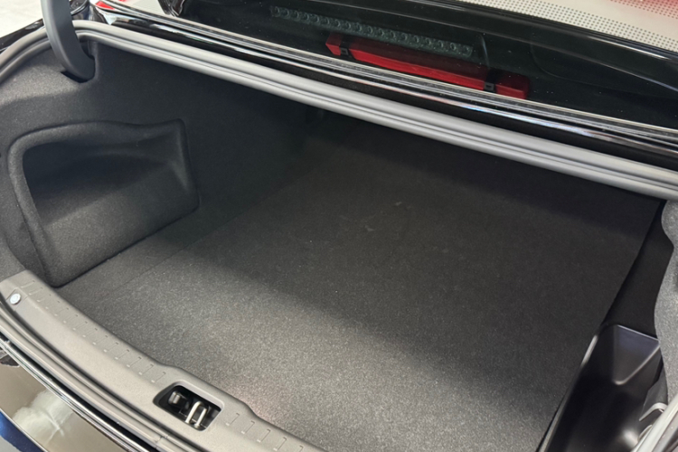 沃尔沃S90新能源 2025款 插电式混动 四驱长续航智雅豪华版中控内饰7010