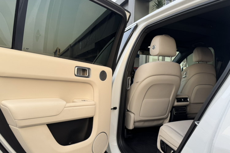 理想汽车 理想L7 2023款 Pro中控内饰7011