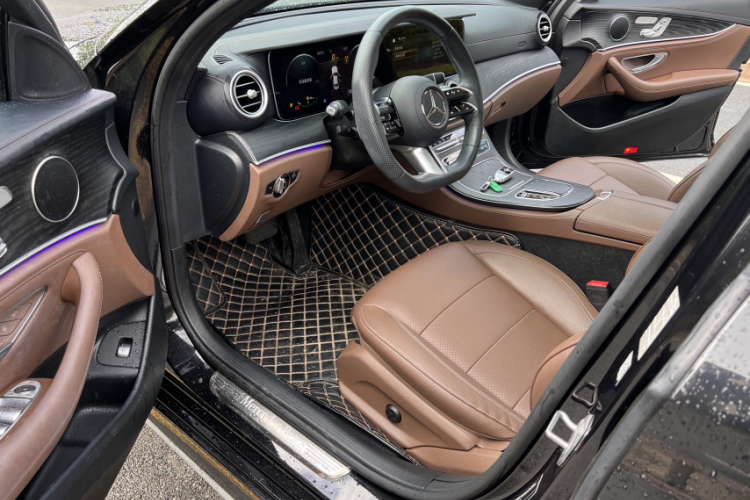 奔驰E级 2023款 改款 E 300 L 运动时尚型中控内饰7011