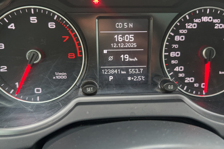 奥迪Q5 2015款 40 TFSI 技术型中控内饰15