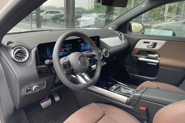 奔驰GLA AMG 2024款 AMG GLA 35 4MATIC中控内饰7004