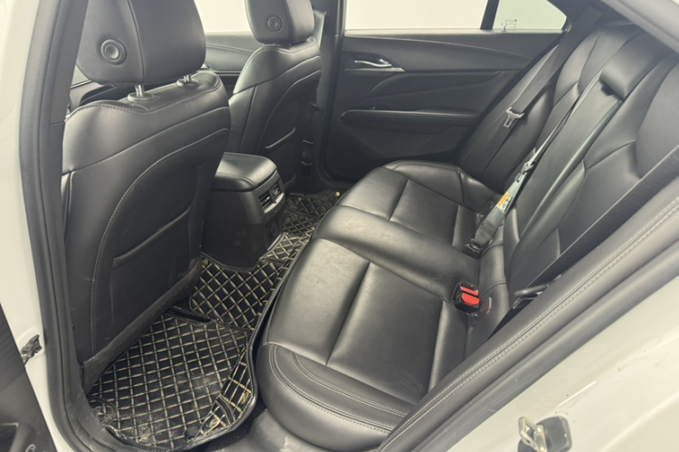 凯迪拉克CT4 2021款 28T 风尚型中控内饰7001