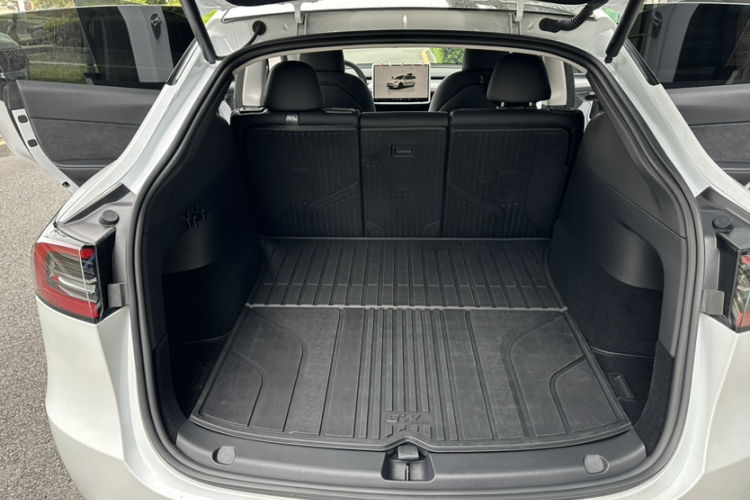 特斯拉 Model Y 2024款 后轮驱动版中控内饰7001