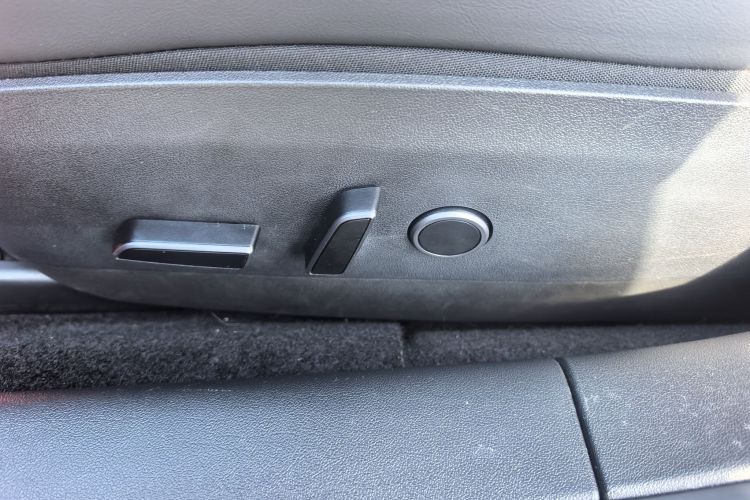 特斯拉 Model 3 2022款 后轮驱动版中控内饰7008