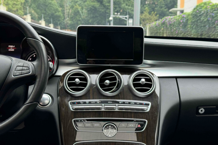 奔驰C级 2018款 C 180 L 时尚型中控内饰7002