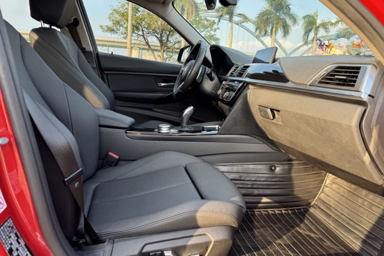 宝马3系 2018款 320Li 领先型M运动套装中控内饰7006