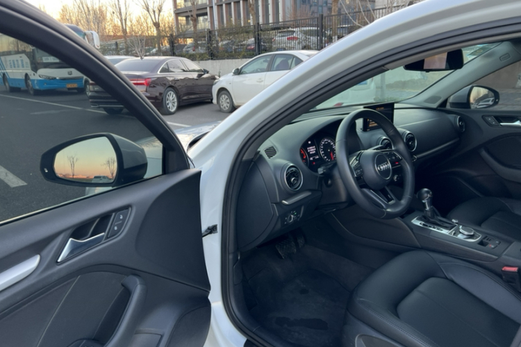 奥迪A3 2017款 Limousine 35 TFSI 进取型中控内饰7007