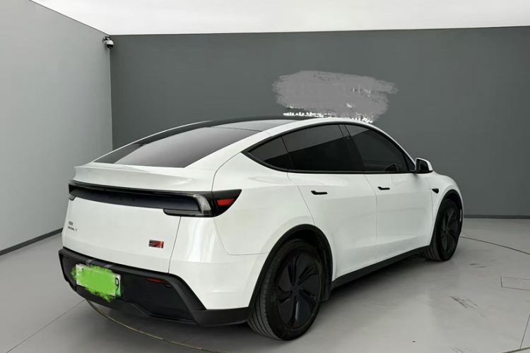 特斯拉 Model Y 2025款 后轮驱动 首发版车身外观6008