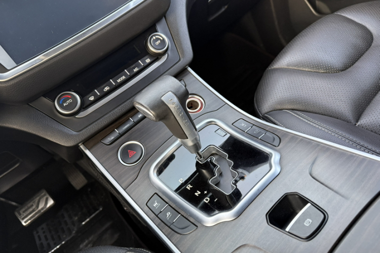 陆风X7 2016款 2.0T 全景尊贵版中控内饰7010