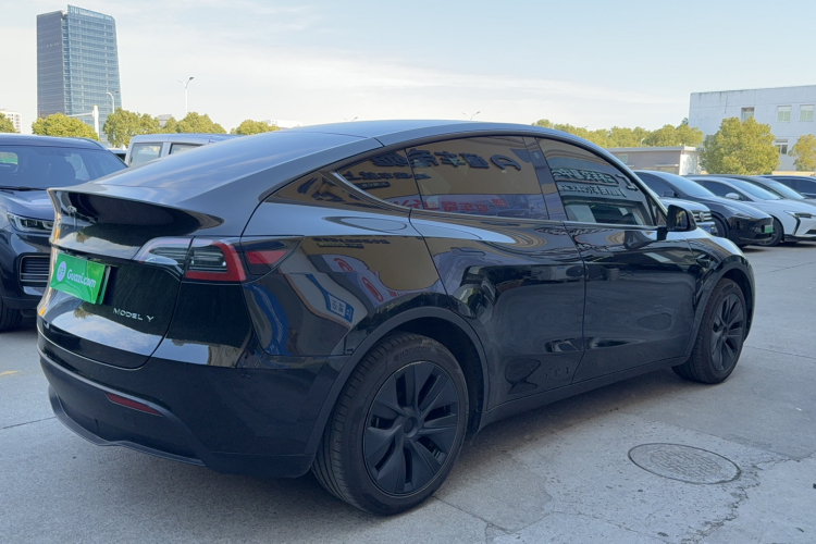 特斯拉 Model Y 2023款 长续航全轮驱动版车身外观6005
