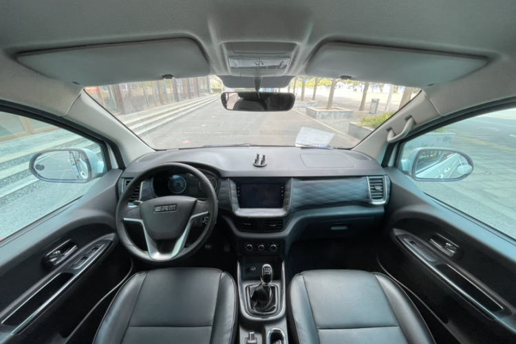 金杯 金海狮 2021款 1.5L 客车旅行狮中央空调版 9座中控内饰7003