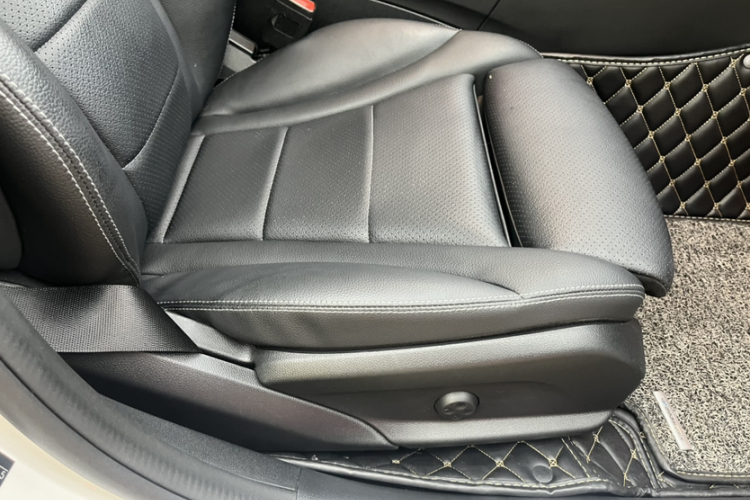 奔驰C级 2021款 C 260 L 运动星耀臻藏版中控内饰7012