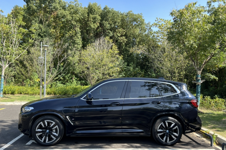 宝马iX3 2023款 领先型车身外观6001