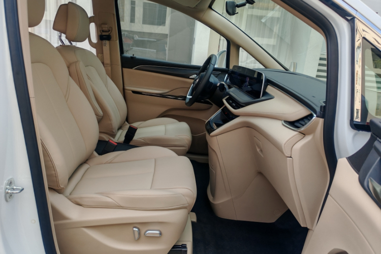 别克GL8新能源 2025款 陆尚 先享版 7座中控内饰7004