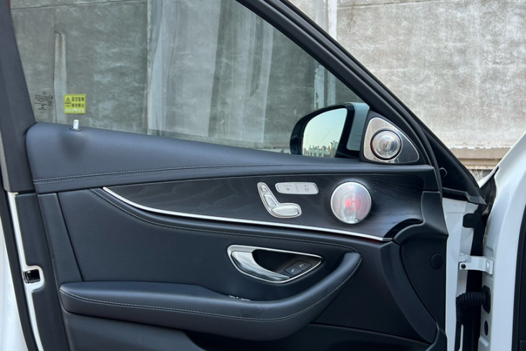 奔驰E级 2018款 改款 E 200 L 运动型 4MATIC中控内饰7005