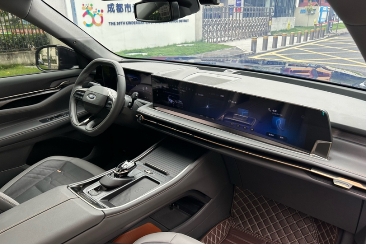 福特 2023款 锐界L 2.0T EcoBoost E混动四驱七座至尊型中控内饰7012