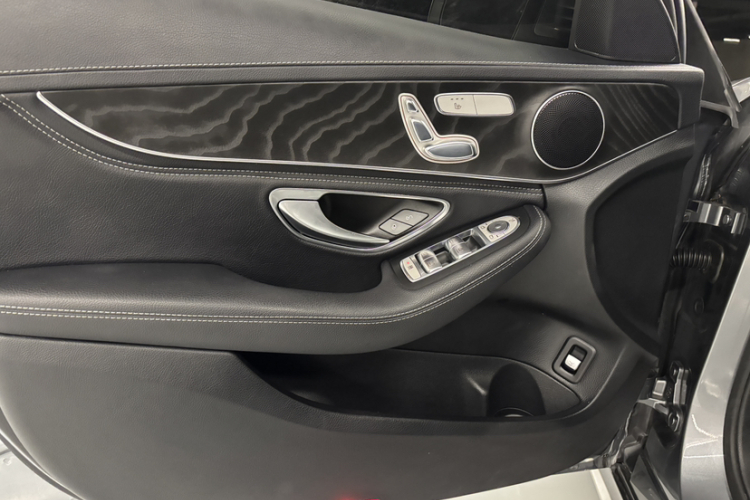 奔驰C级 2018款 C 200 L 运动版中控内饰7010