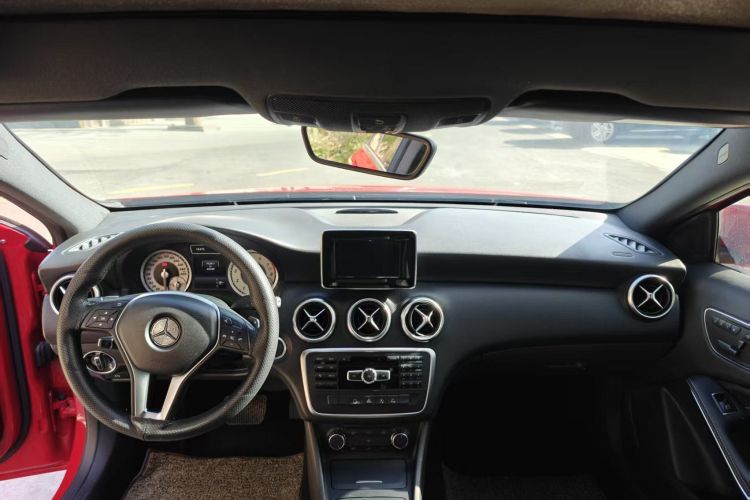 奔驰A级(进口) 2015款 A 200 时尚型中控内饰7001