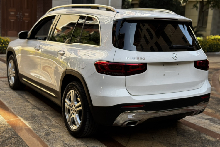 奔驰GLB 2023款 GLB 220 动感型车身外观6002