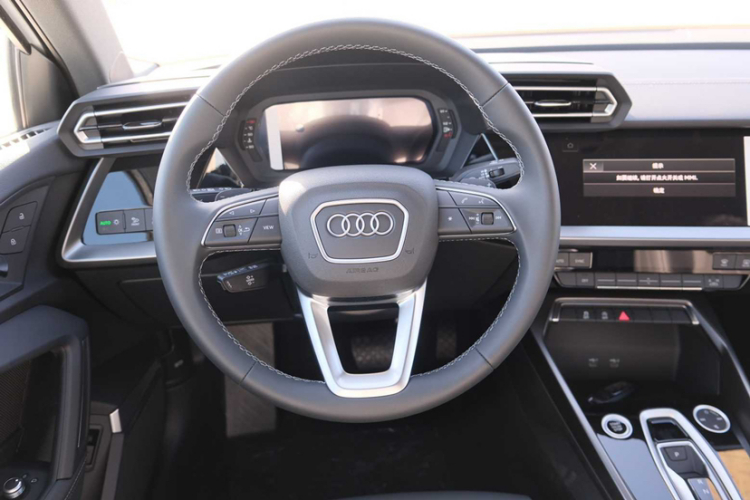 奥迪A3 2025款 A3L Limousine 35TFSI 飞驰尊享型 +豪华臻选包中控内饰7002