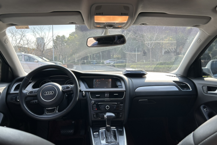 奥迪A4L 2013款 35 TFSI 自动标准型中控内饰7007